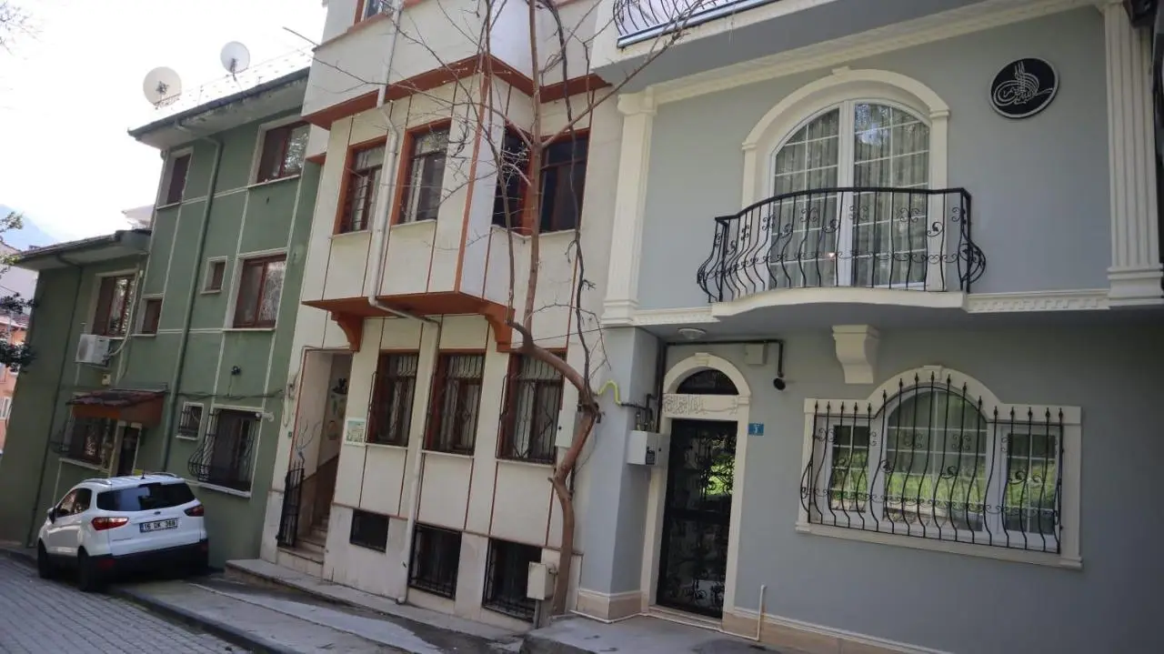 Cozy Home Next to Green Mosque