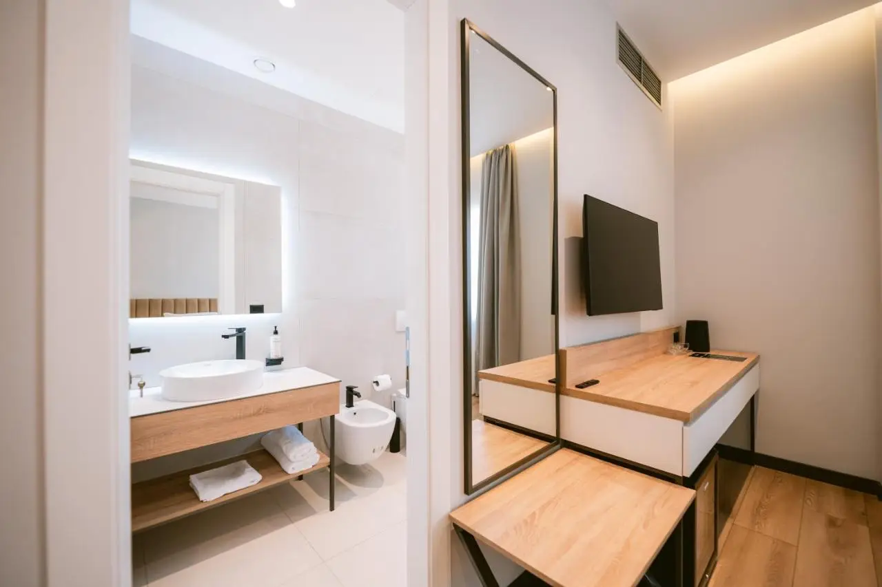 TRIBUTE Hotel