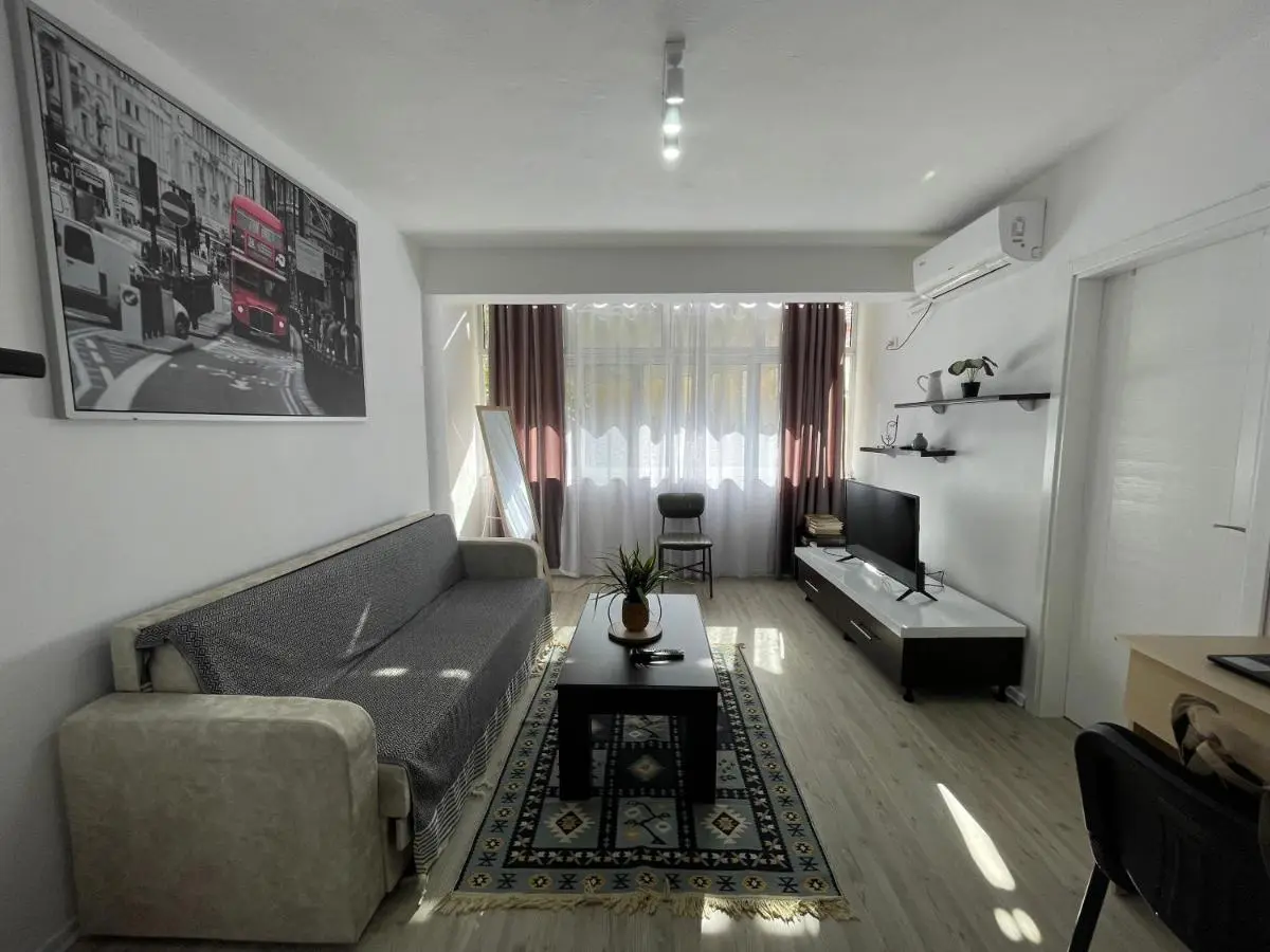Downtown Boulevard enchanting apartment!
