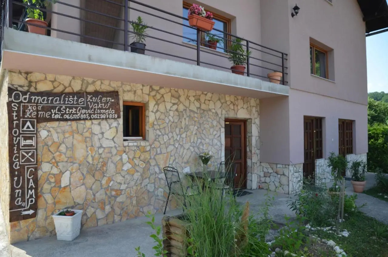 Domaćinstvo Una-Ostrovica