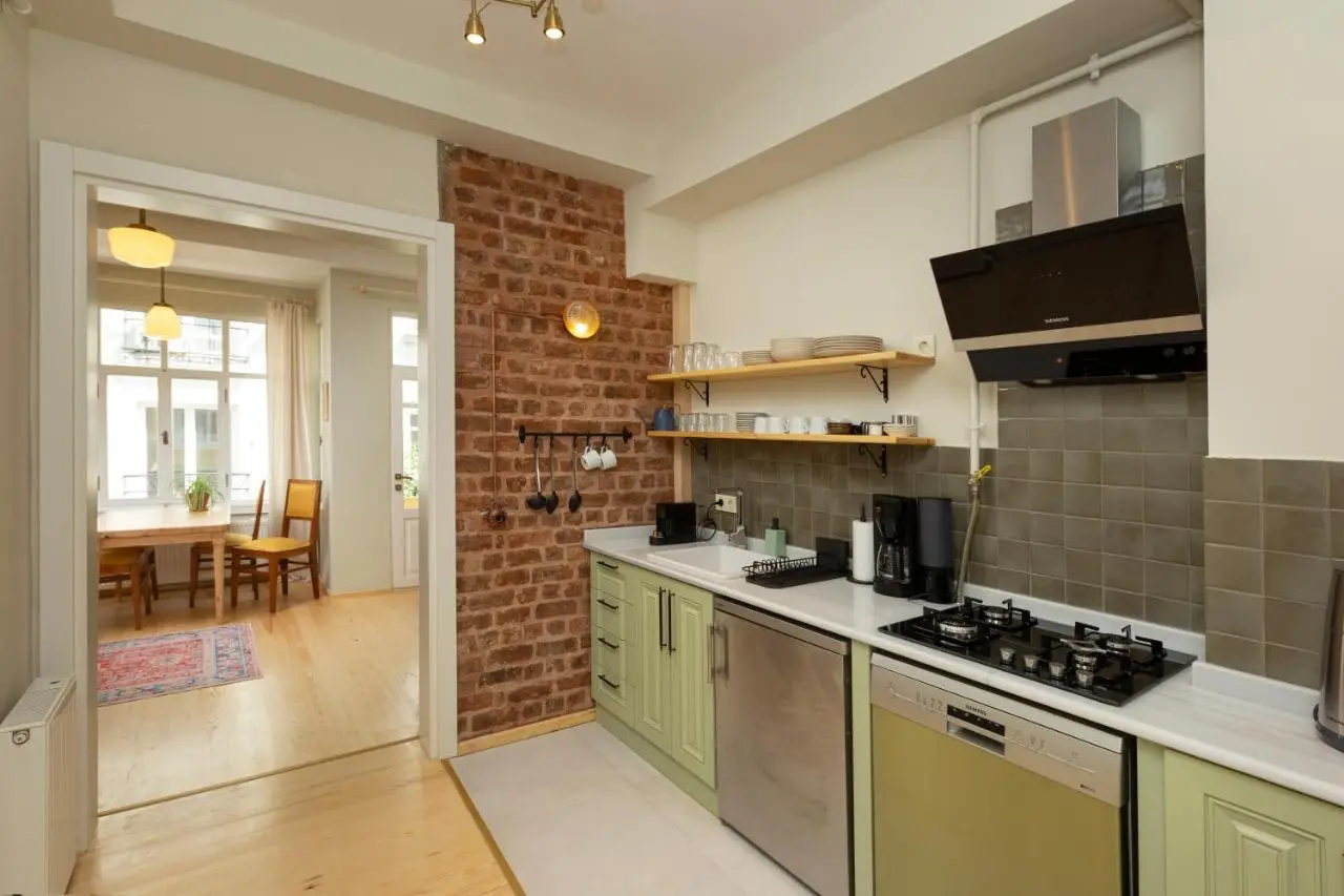 Lemon Apartments