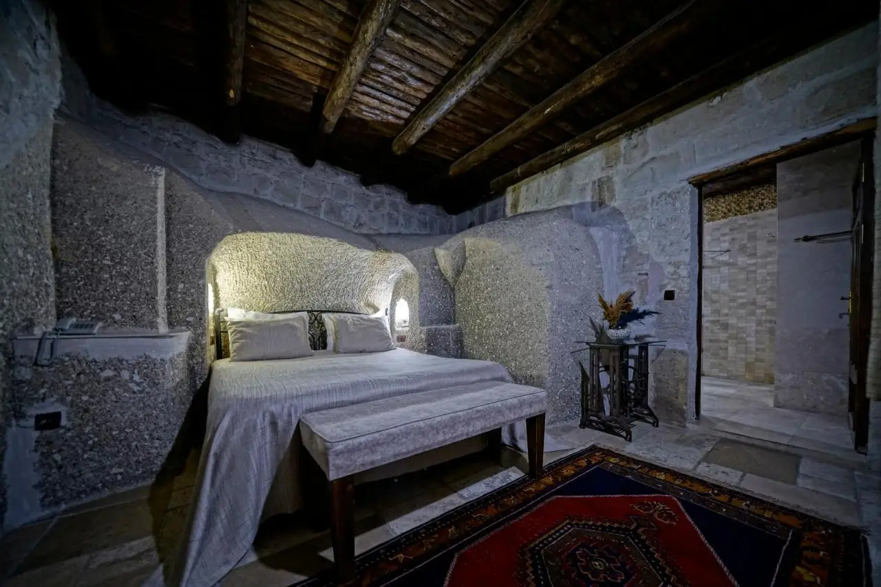 Holiday Cave Hotel