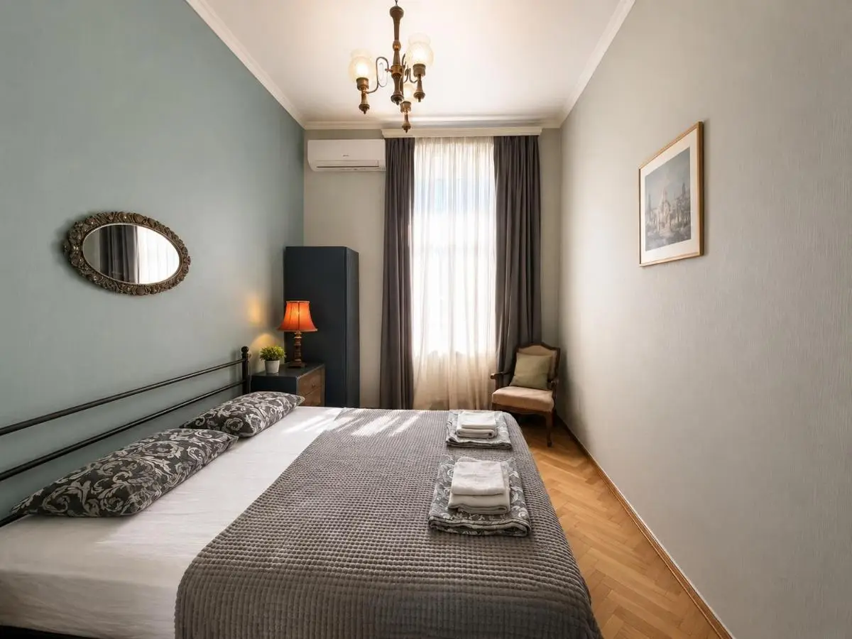 Lola Apartments TBS