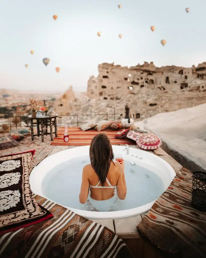 Seki Cave Hotel, Wake Up to Hot Air Balloons