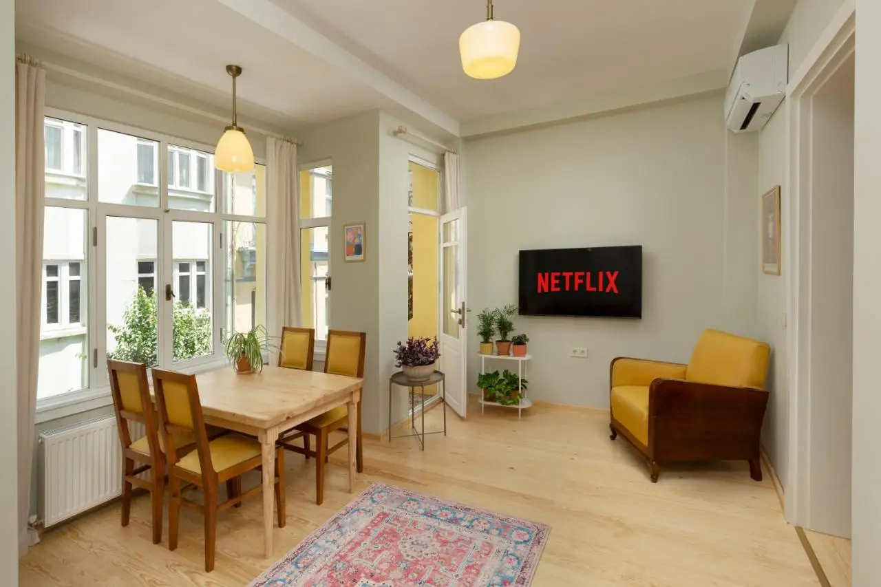 Lemon Apartments