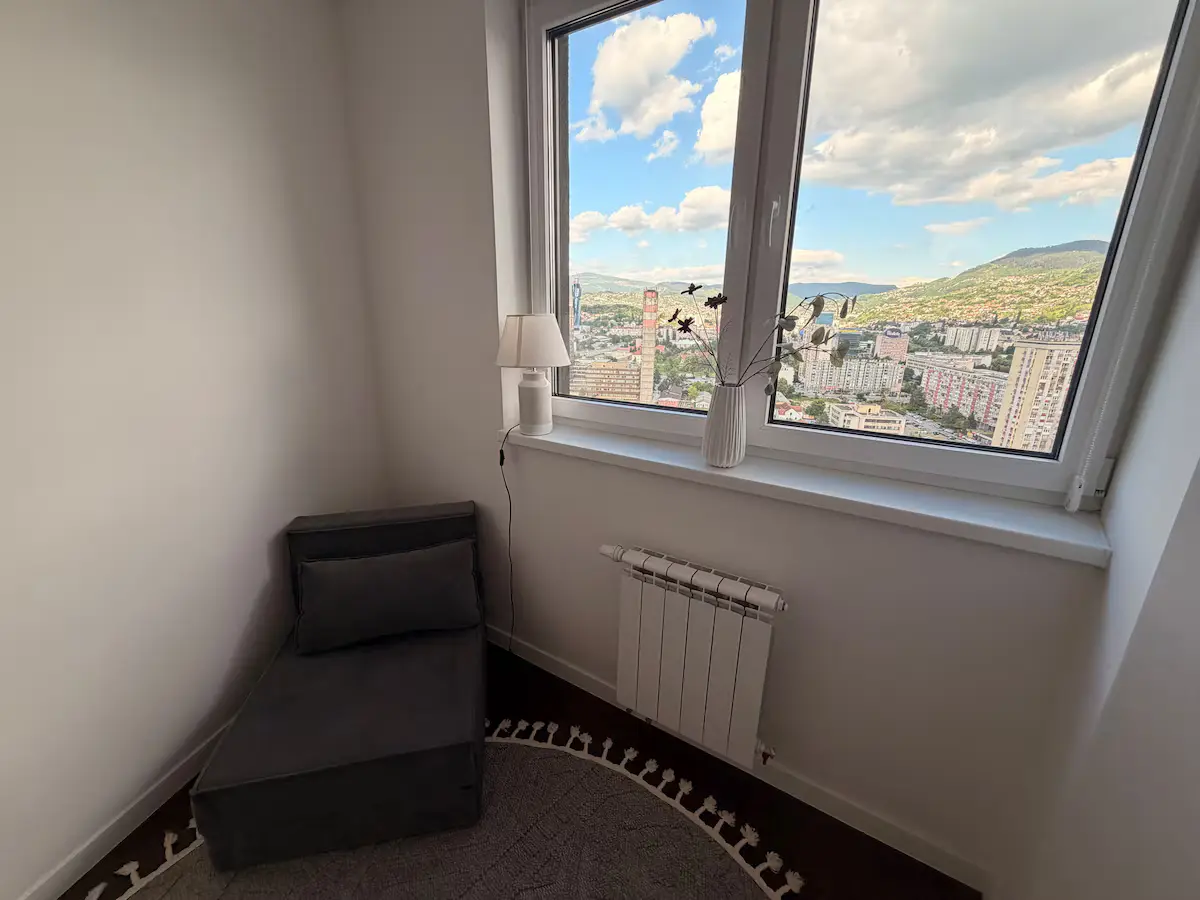 Spacious Apartment with Stunning Views & Many Beds