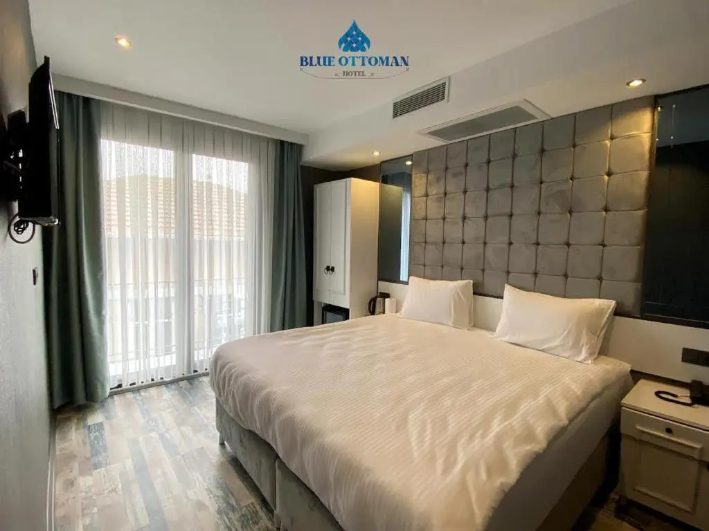 Hotel Blue Ottoman