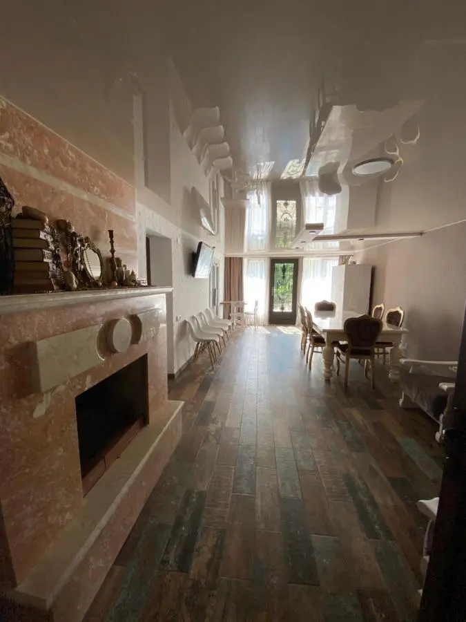 ART HOUSE 33