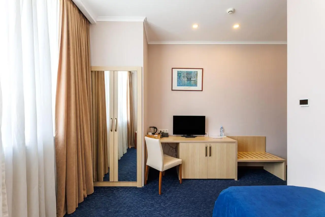 Cruise Hotel