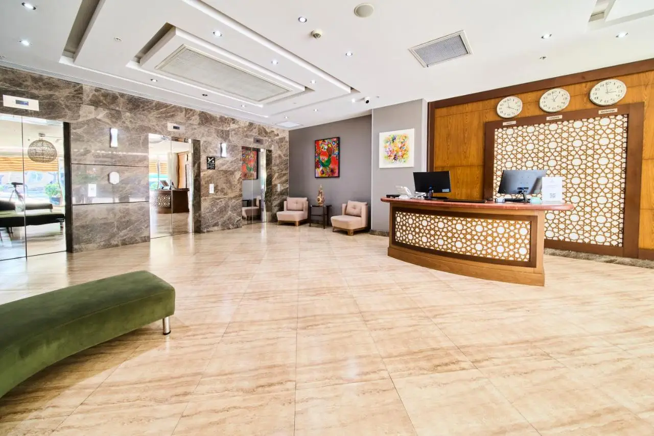 Parkside Hotel & Apartments