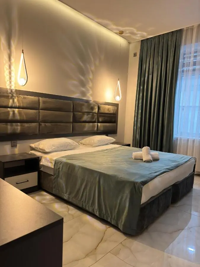 Luxury Milan Mountain Ponoramic Villa, indoor heated pool and jacuzzi with mountain view