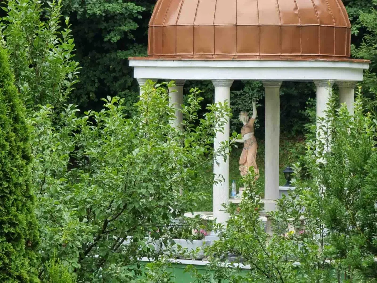 luxurious 350 m villa with 4 bedrooms