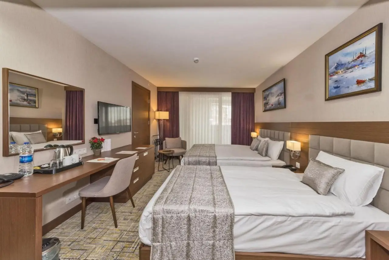 Land Park Hotel