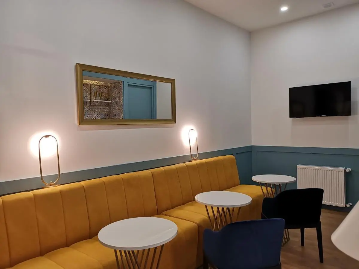 3 Rooms Hotel