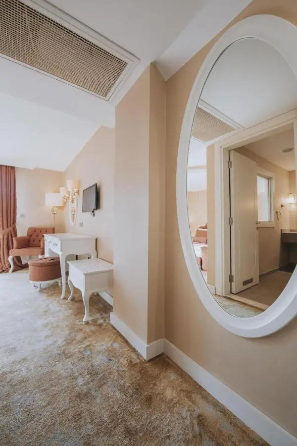 Han Deluxe Hotel