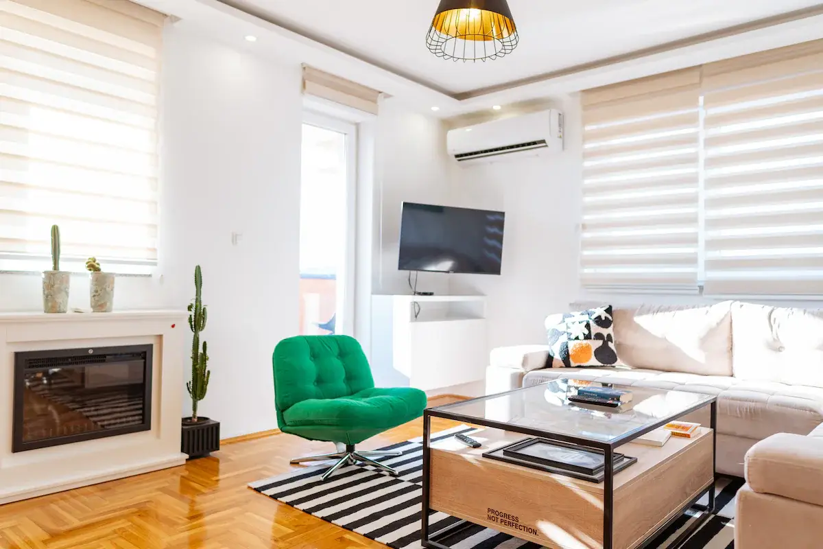 Top Floor Modern Penthouse | Free Parking