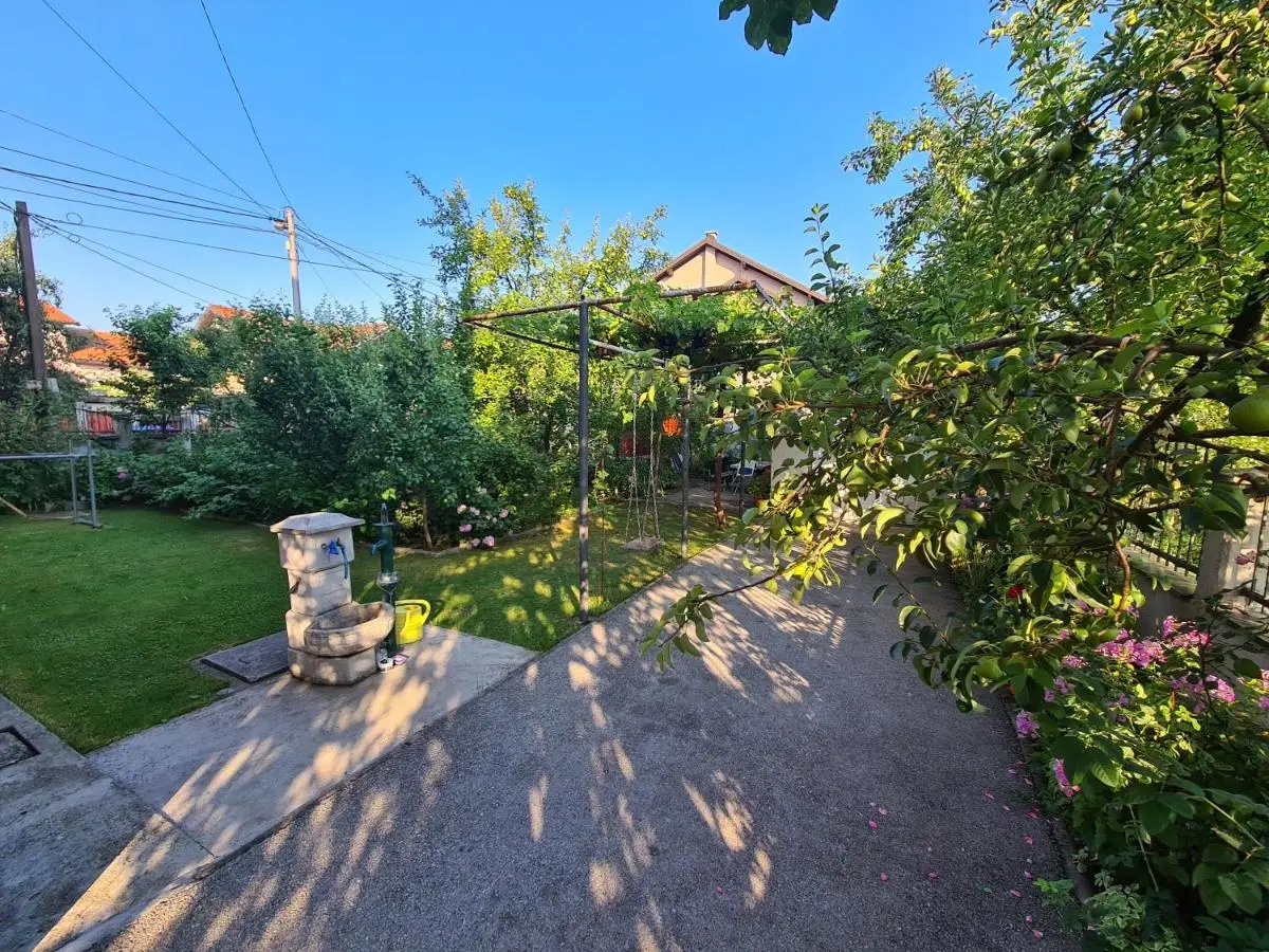 Apartman Nedim - Free Parking & Garden near Airport