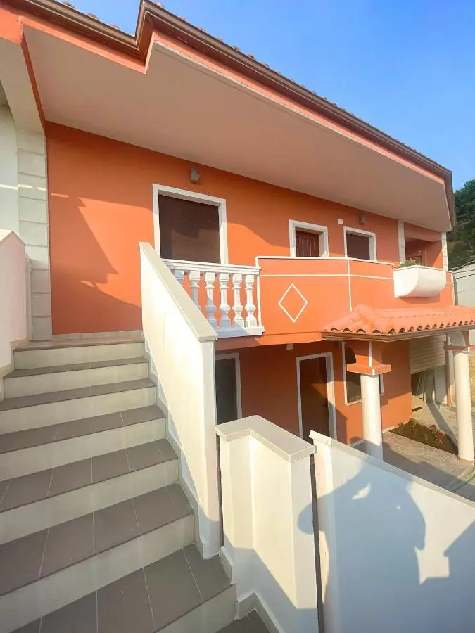 Villa Joli - Spacious Houses with Yard & Parking in Central Vlore