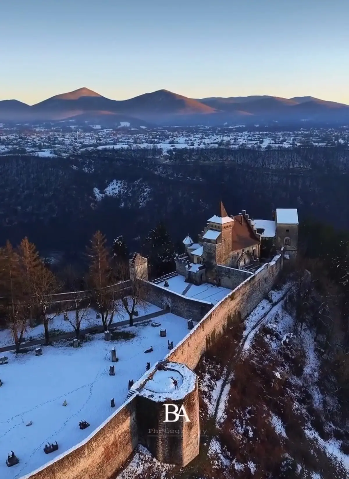 vikendica
na uni
Cazin