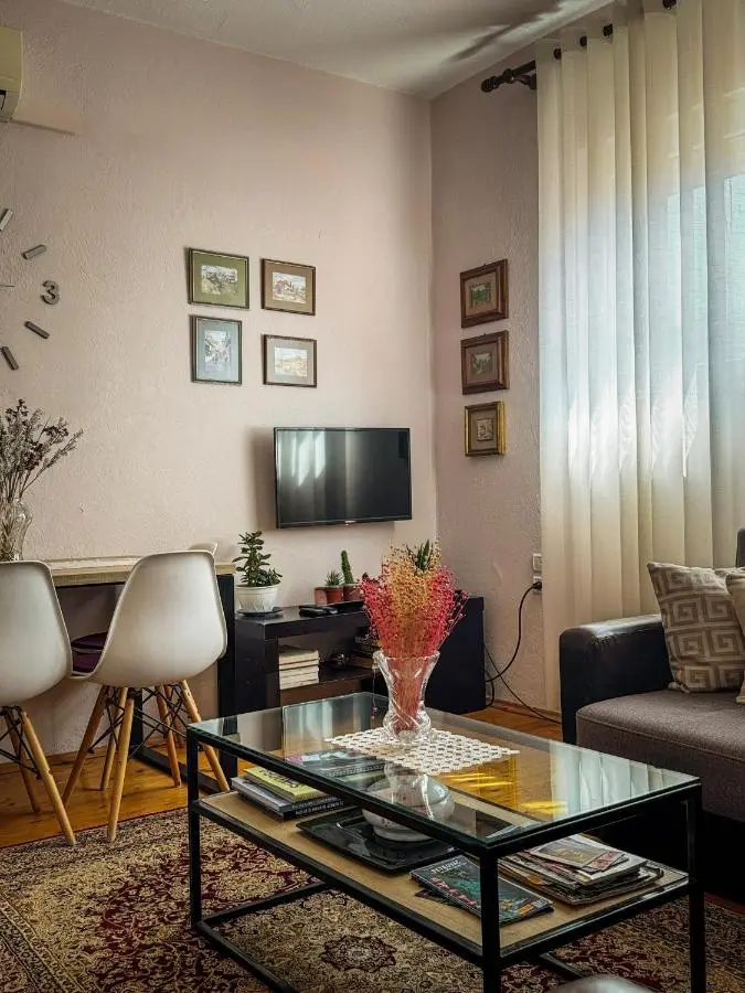 All Seasons Apartments - Free Parking & City Center