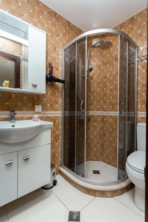 Prime location Apartment with Three Bedroom