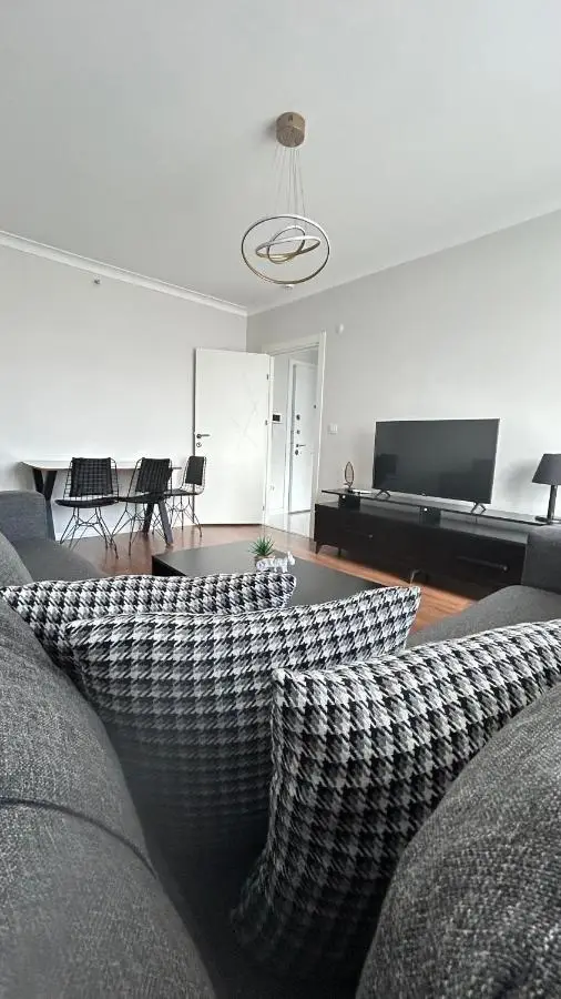 Roni Apartments, Close to the metro and parking