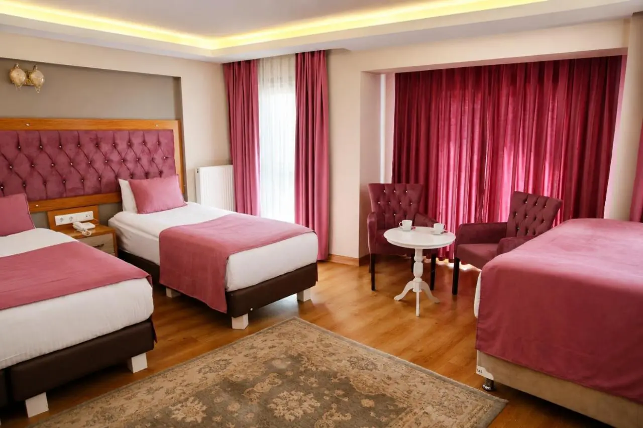 Weingart Black Pearl Hotel