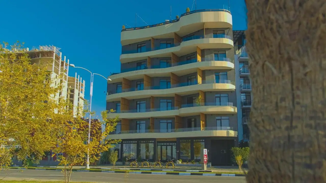 Boulevardside