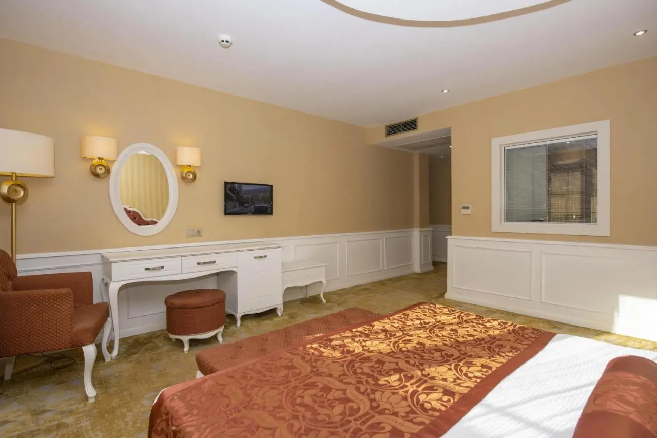 Han Deluxe Hotel