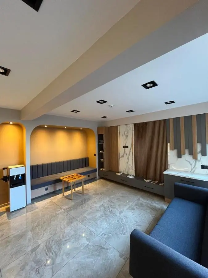 The Reina Hotel