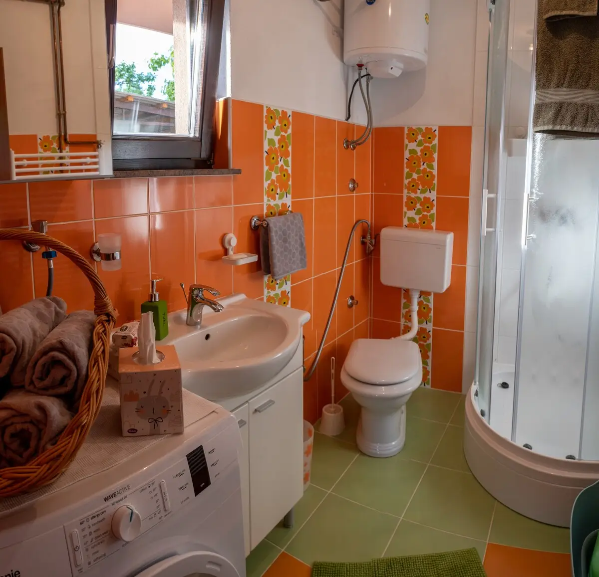 VILLA about min 3 persons - max 6 persons.