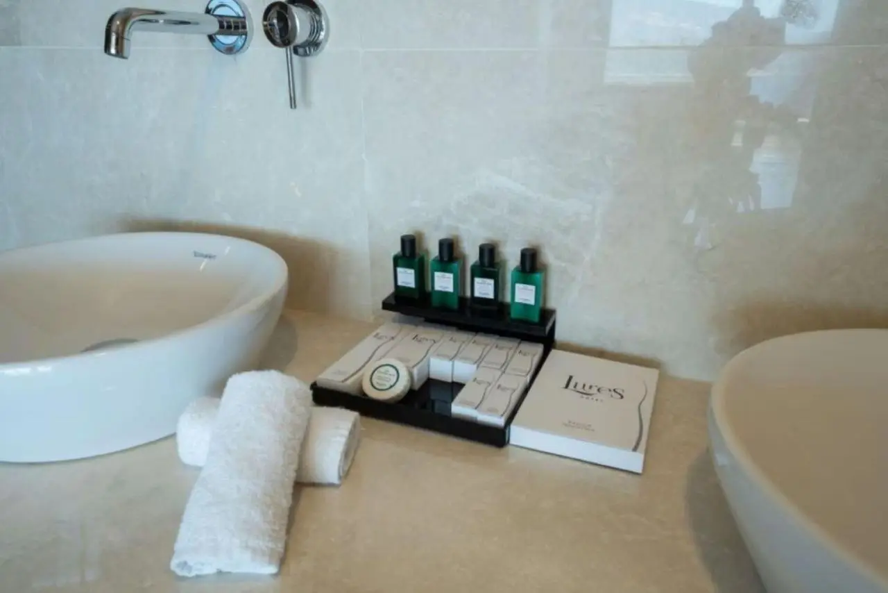 Lures Hotel
