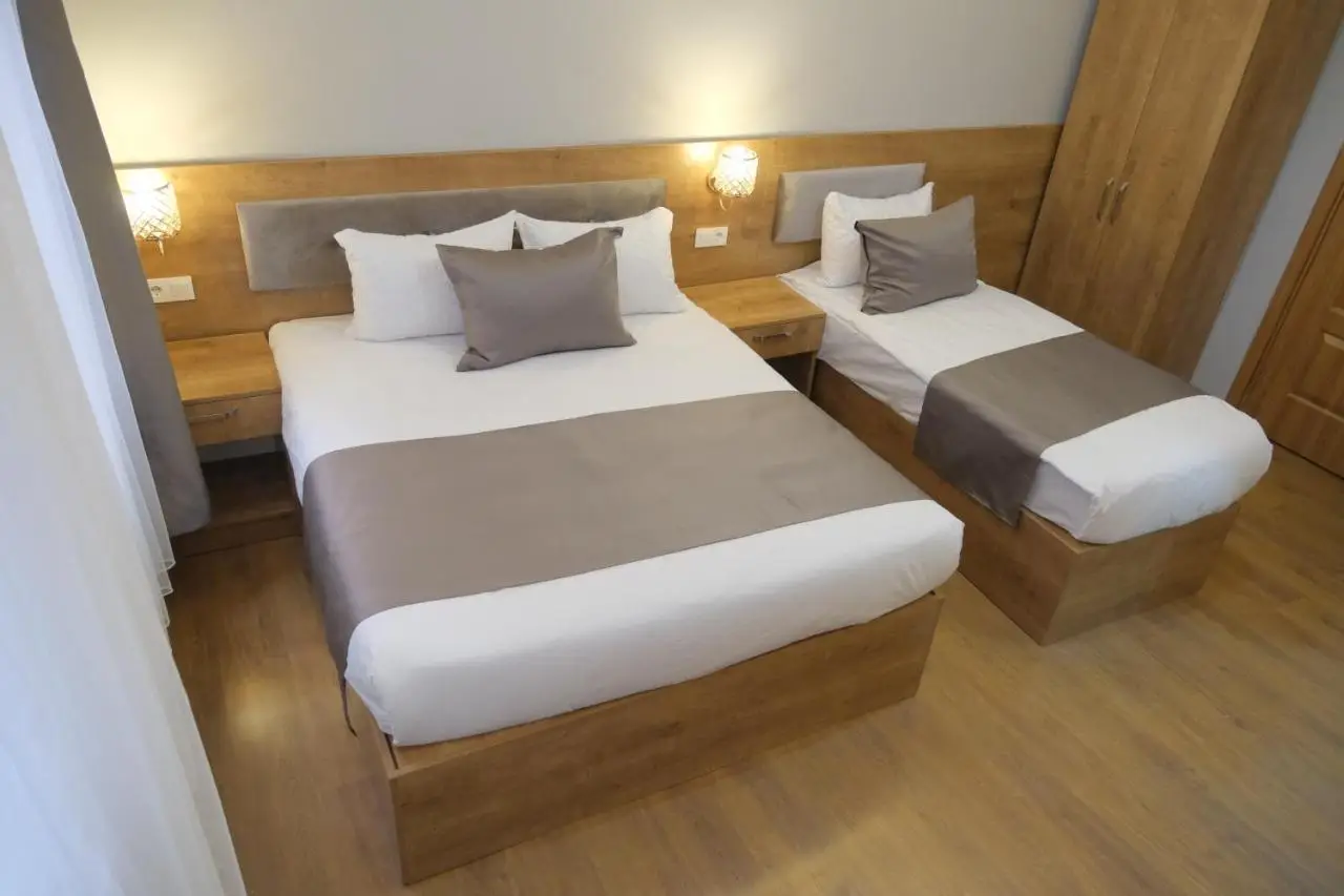 Adamantides Hotel
