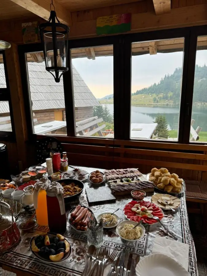 Prokoško jezero Zlatna koliba