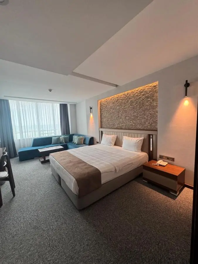 Ween Otel
