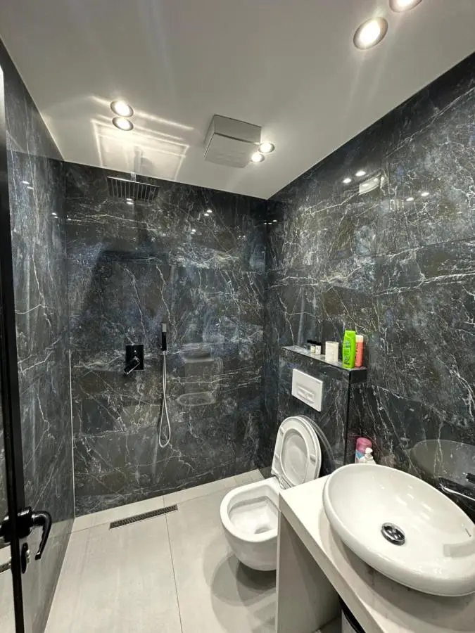 Enzo Rooms Center