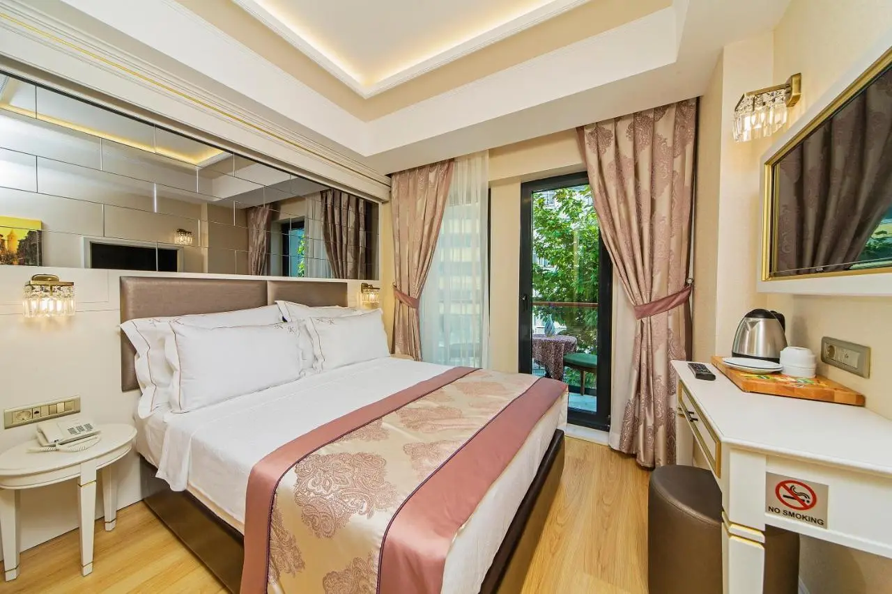 Grand Naki Hotel