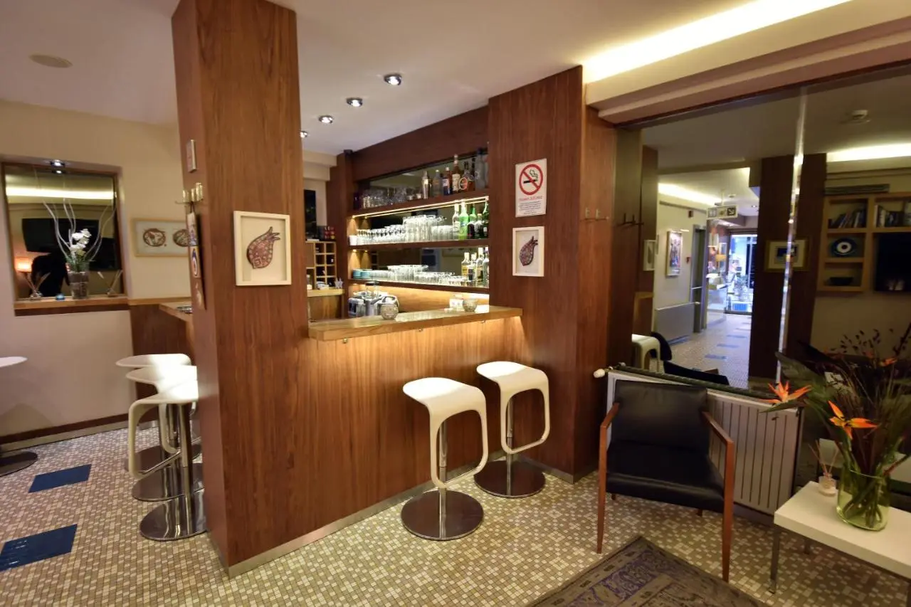 Elanaz Hotel