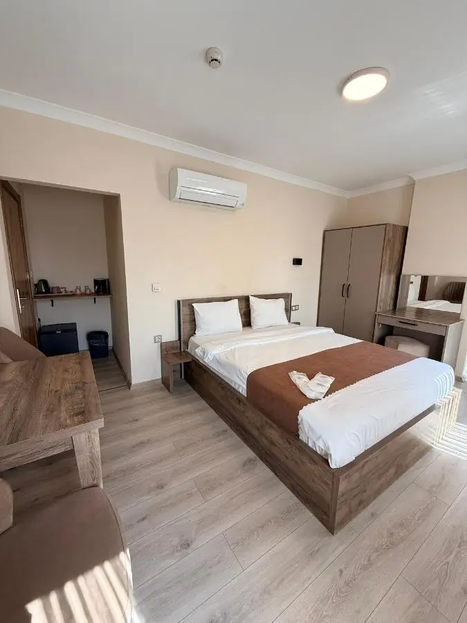 Rena Grand Residence & Suit