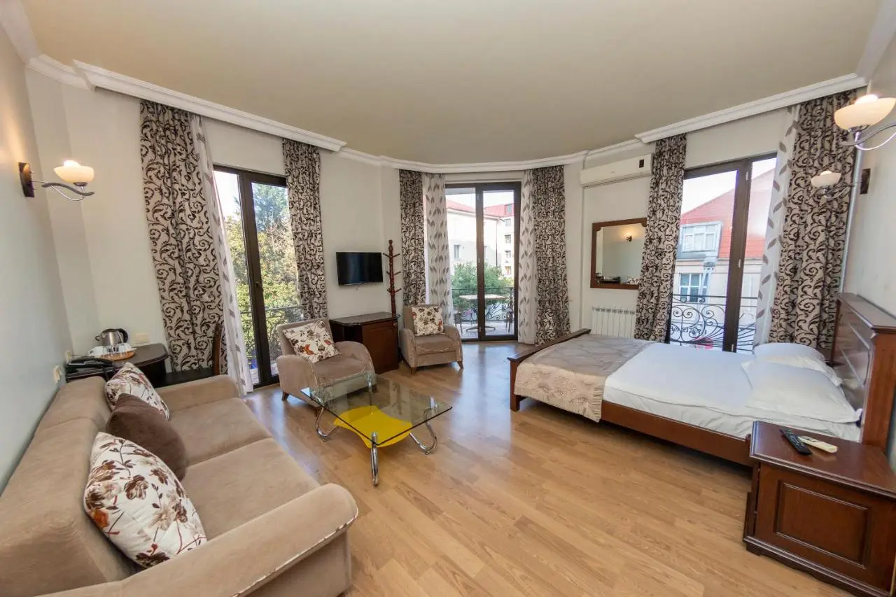 Eiffel Hotel