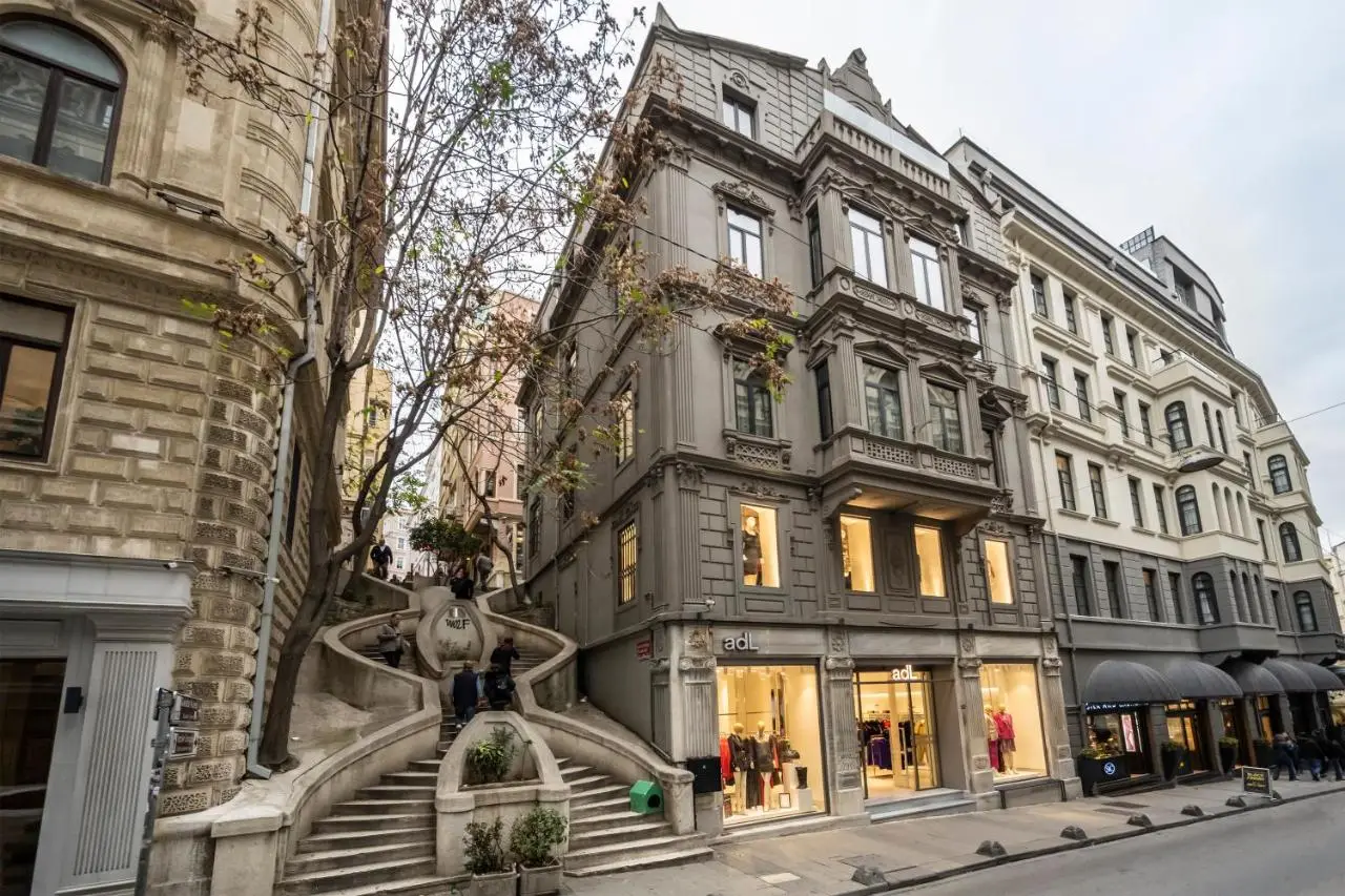 DeCamondo Residence