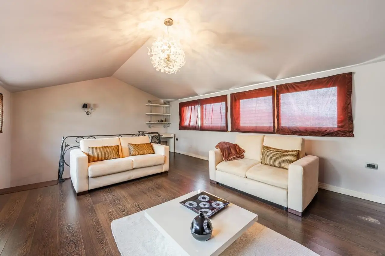 Tranquility Villa with Pool Private Garden & BBQ by PikHost