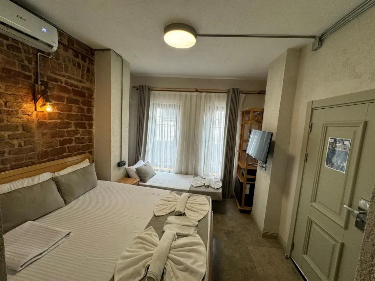 Elegance House Hotel