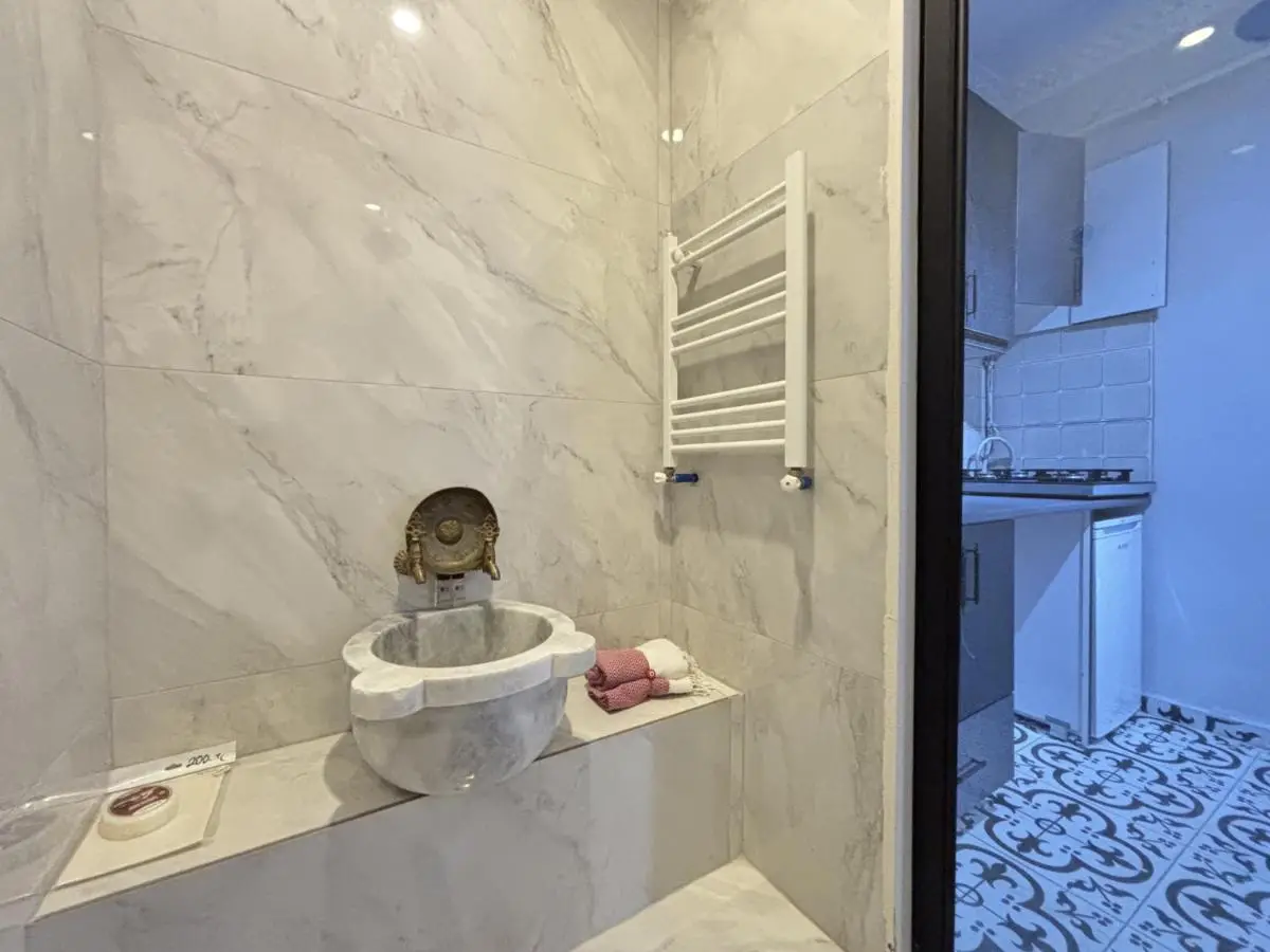 1BR w Turkish Hammam • Central Galata Stay