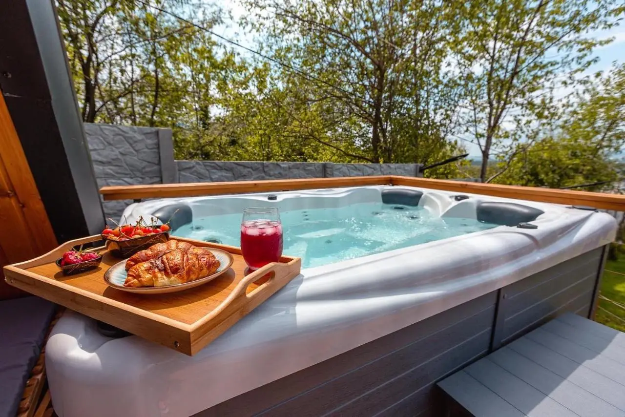 Luxury Cottages with Hot Tubes, Garden and BBQ