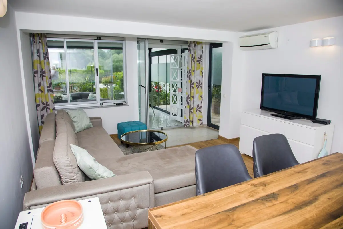 Riverside Pearl-house by the river/swimming pool