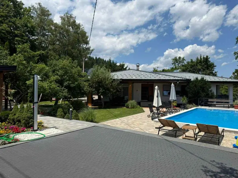 Villa Wood & Green SPA