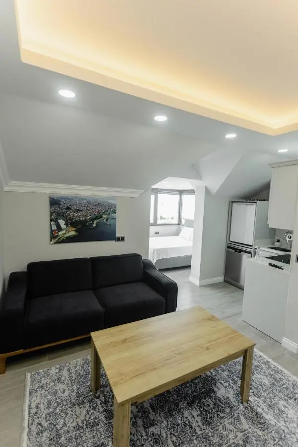 GRAND FAMILY HOME
