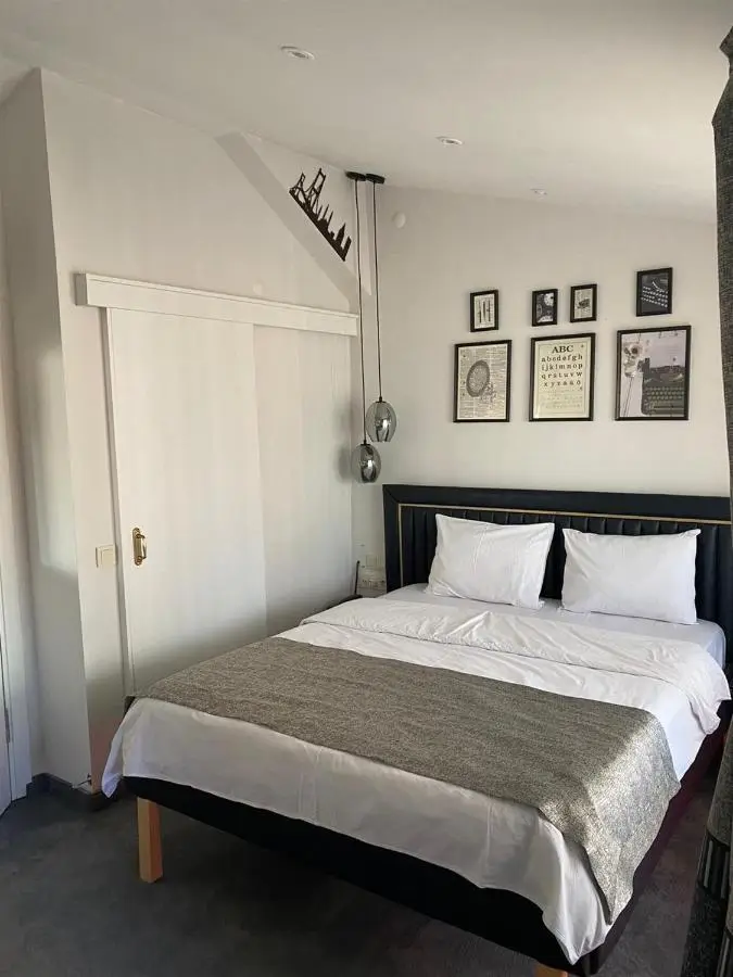 Corner Hot