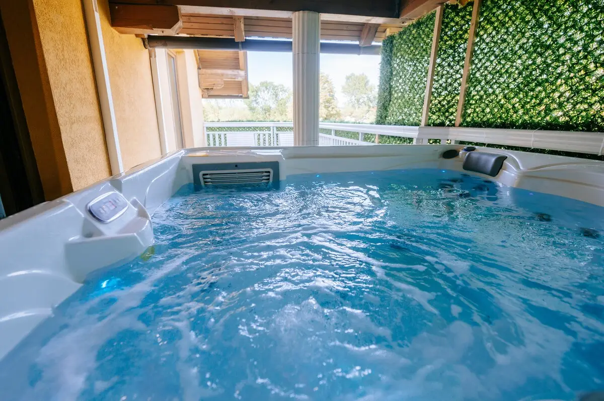 Pool House Voyage